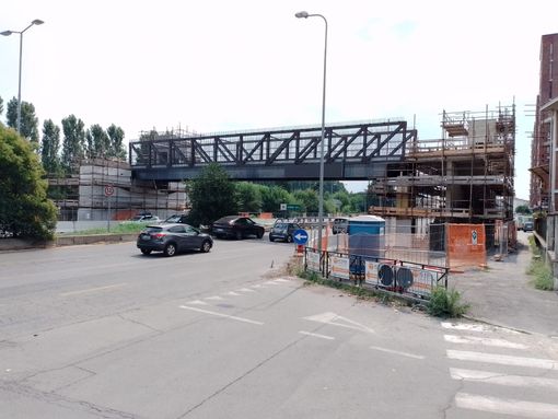 Montata la nuova passerella su corso Trieste