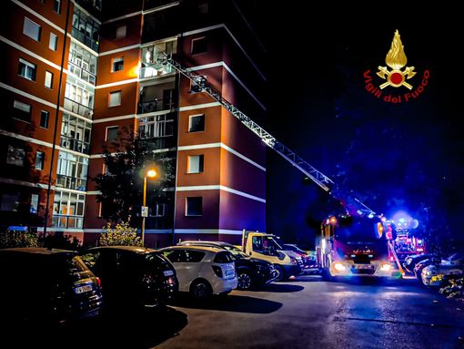 Tragico rogo in via Quarello: una persona è deceduta Tragico rogo in via Quarello: una persona è deceduta
