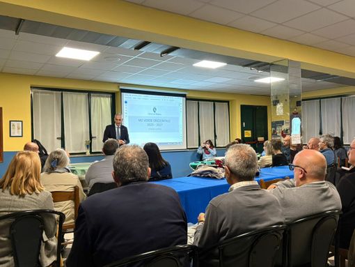 L’assessore Tresso durante l'incontro con le Circoscrizioni 7 e 8