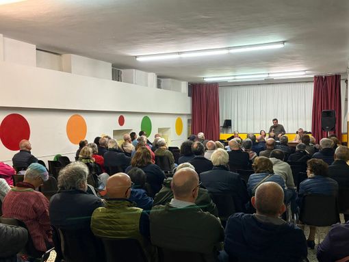 Assemblea molto partecipata in via Vibò