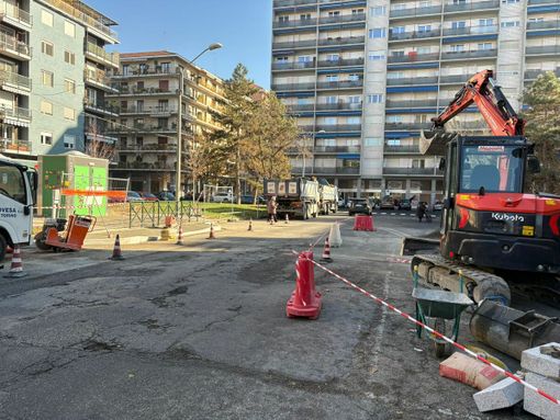 Lavori in corso in piazza Guala