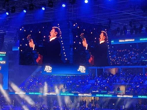 Da Scamarcio a Cannavacciuolo e Morandi, tutti a Torino per la finale