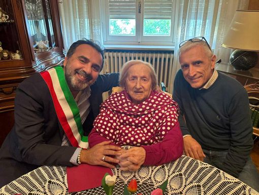 Una grande festa a Moncalieri per i 100 anni di nonna Paolina
