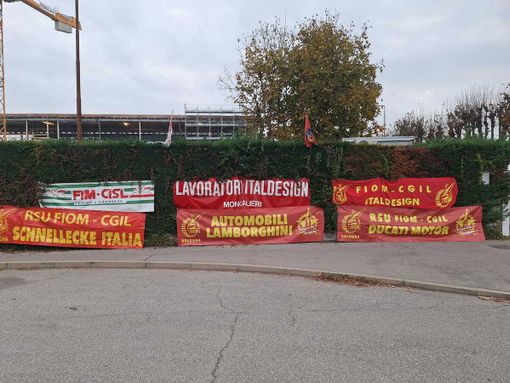 Protesta di fronte ai cancelli di Italdesign