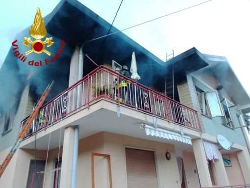 L'incendio in una villetta a Lanzo L'incendio in una villetta a Lanzo