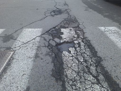 Strade colabrodo in Circoscrizione 6: la lista nera delle buche