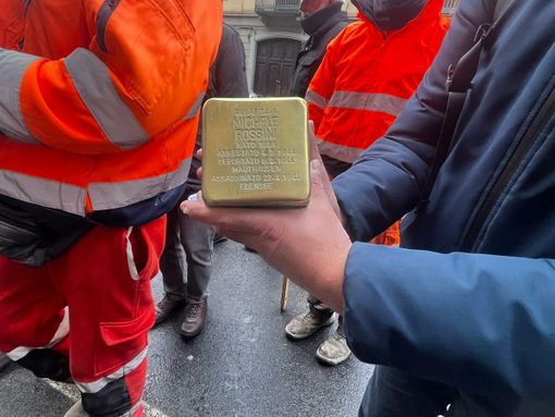 La posa delle pietre d'inciampo