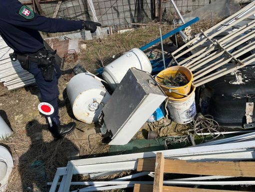 Sequestrata a Chieri una discarica a cielo aperto di rifiuti
