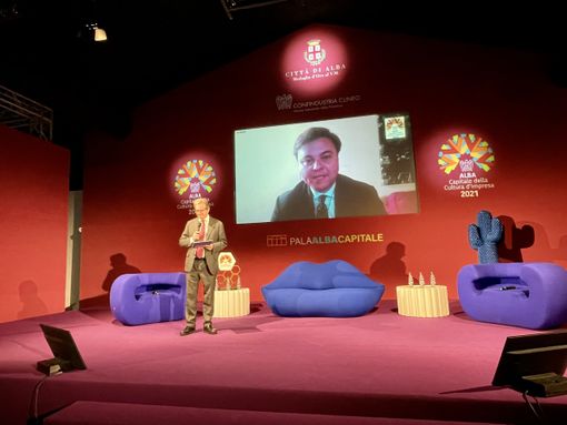 Il nuovo profilo del comunicatore professionale: prospettive e nuove sfide Il nuovo profilo del comunicatore professionale: prospettive e nuove sfide