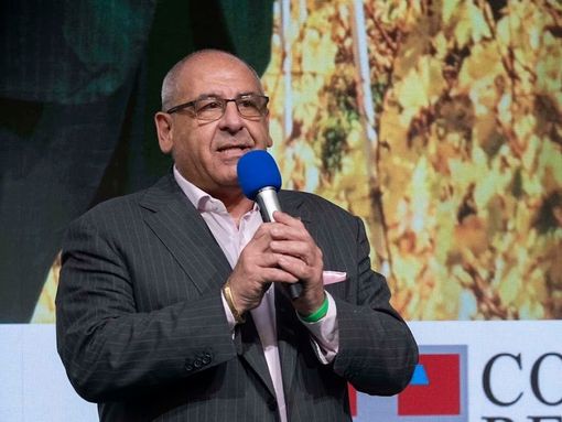 Gianluca Gavazza organizza il carosello delle bande. Il 2 dicembre al PalaLancia di Chivasso 12 bande suonano insieme per gli auguri di Natale Gianluca Gavazza organizza il carosello delle bande. Il 2 dicembre al PalaLancia di Chivasso 12 bande suonano insieme per gli auguri di Natale