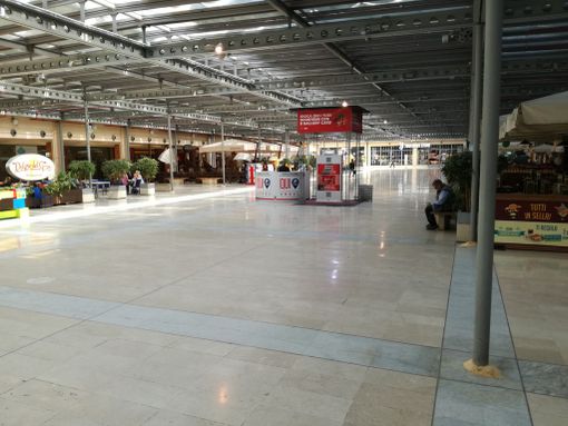 Spacciavano accanto a un negozio di 8Gallery: arrestati due giovani Spacciavano accanto a un negozio di 8Gallery: arrestati due giovani