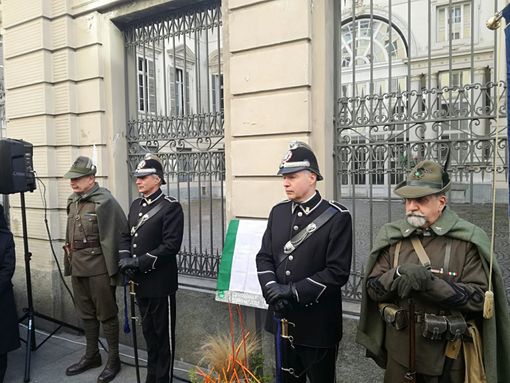 La &quot;Veja&quot; torna in via Lagrange 7: una targa per ricordare i 100 anni dell'Associazione Nazionale Alpini nella sua prima sede torinese [FOTO E VIDEO]