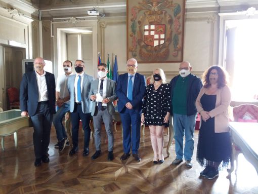 Aunde, dal Chierese una mascherina per le persone non udenti Aunde, dal Chierese una mascherina per le persone non udenti