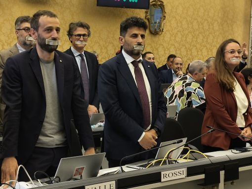 Momenti di bagarre durante l'ultimo Consiglio regionale