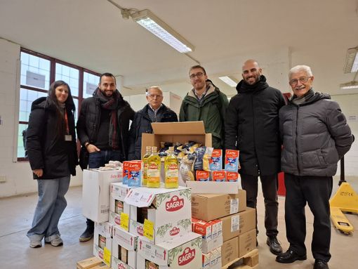 Natale solidale, con Sodexò la città di Collegno dona 150 pacchi ai bisognosi Natale solidale, con Sodexò la città di Collegno dona 150 pacchi ai bisognosi