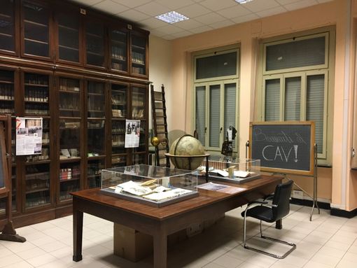 Gli studenti del Cavour impegnati nella ricerca di antichi numeri dei giornali della scuola