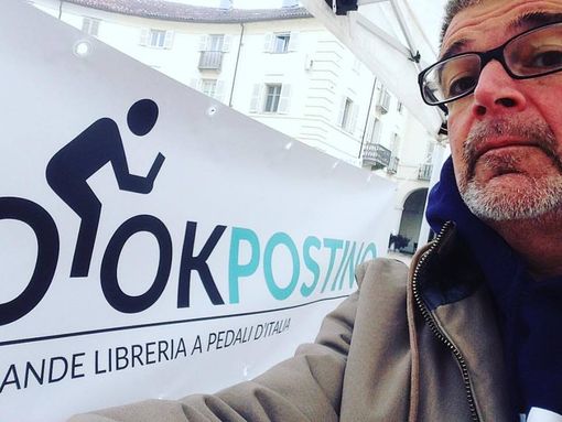 BookPostino: il libraio che porta i libri direttamente a casa BookPostino: il libraio che porta i libri direttamente a casa
