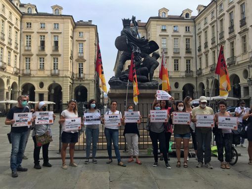 La rabbia degli operatori sociali del Comune: “Centinaia di noi rischiano di rimanere senza lavoro” [VIDEO]
