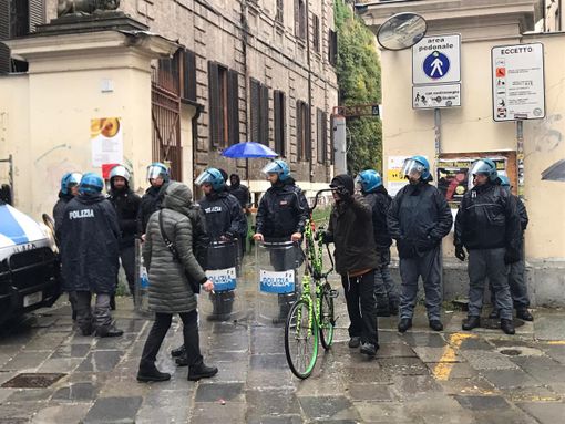 Sgomberata la Cavallerizza Reale, protesta dei riders: "Alle 17 a Palazzo Nuovo con le bici" Sgomberata la Cavallerizza Reale, protesta dei riders: "Alle 17 a Palazzo Nuovo con le bici"