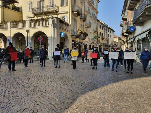 Chieri manifesta ancora per difendere l'economia: &quot;Non si muore solo di Covid&quot;