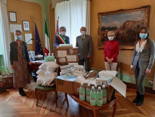 Chivasso, dalla Polonia arrivano 5.600 mascherine e gel igienizzante