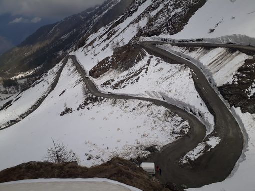 La strada provinciale 172 del Colle delle Finestre pronta al passaggio del Giro d'Italia