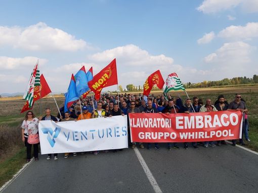 Ex Embraco, il dolore dei sindacati: &quot;Troppi avventurieri che speculano sulla pelle dei lavoratori, scenda in campo lo Stato&quot;