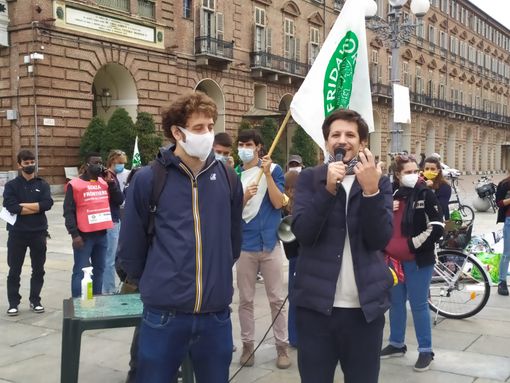 "Più bulli, meno ciccioni", gli Eugenio in Via Di Gioia cantano così il bullismo "Più bulli, meno ciccioni", gli Eugenio in Via Di Gioia cantano così il bullismo