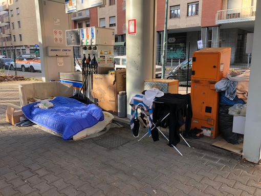 L’ex distributore abbandonato in piazza Montanari diventa casa per i senzatetto L’ex distributore abbandonato in piazza Montanari diventa casa per i senzatetto