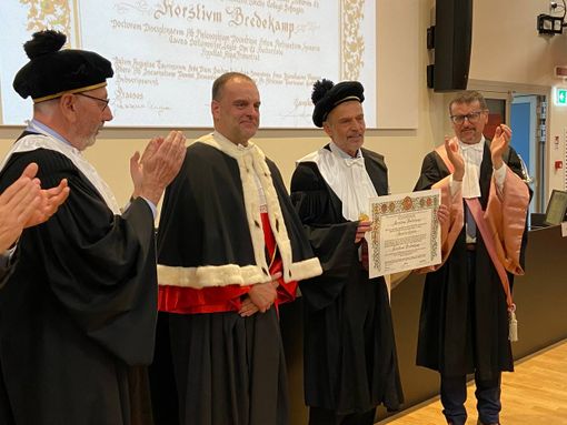 L'università di Torino ha conferito la Laurea Honoris Causa in Filosofia a Horst Bredekamp L'università di Torino ha conferito la Laurea Honoris Causa in Filosofia a Horst Bredekamp