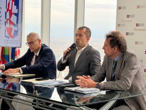 Sequestrati prodotti alimentari avariati in due negozi di via Camerana