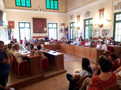 Martedì arriva il commissario, il sindaco Falcone si congeda dai dipendenti del Comune di Venaria Martedì arriva il commissario, il sindaco Falcone si congeda dai dipendenti del Comune di Venaria