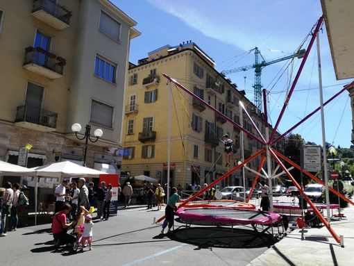 Artigianato, giostre e negozi aperti: la Gran Madre celebra la primavera