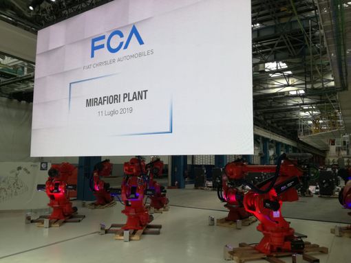 Mirafiori, da lunedì rientrano in 300, tra telecamere termiche, spazi contingentati e ingressi a senso unico Mirafiori, da lunedì rientrano in 300, tra telecamere termiche, spazi contingentati e ingressi a senso unico