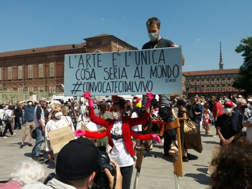 Senza l'arte non si riparte: il mondo dello spettacolo in piazza a Torino per la dignità [FOTO]
