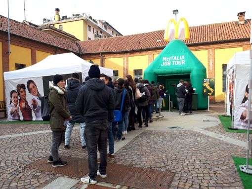 Il McItalia Job Tour fa tappa a Chivasso: oggi il giorno dei colloqui per i 40 posti di lavoro nel nuovo McDonald’s