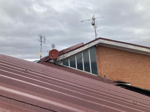 Interventi di manutenzione ordinaria per tetti e serramenti in 8 edifici scolastici Interventi di manutenzione ordinaria per tetti e serramenti in 8 edifici scolastici