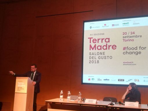 Terra Madre Salone del Gusto, il ministro dell'Agricoltura: "Gli italiani devono essere sempre più consumatori consapevoli"