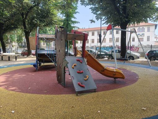 Valdocco ha un giardinetto tutto nuovo: giochi, panchine e un ping pong davanti alla scuola De Amicis Valdocco ha un giardinetto tutto nuovo: giochi, panchine e un ping pong davanti alla scuola De Amicis