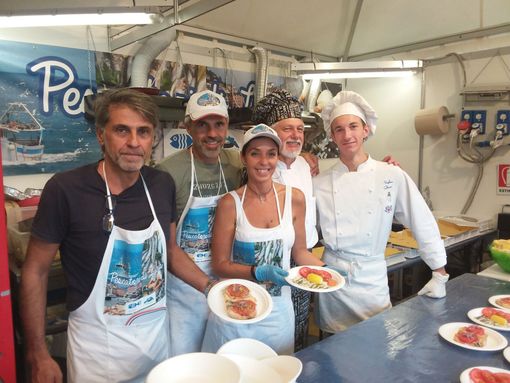 Alla corte di Re Peperone anche i pescatori in arrivo dal mare (VIDEOINTERVISTA) Alla corte di Re Peperone anche i pescatori in arrivo dal mare (VIDEOINTERVISTA)