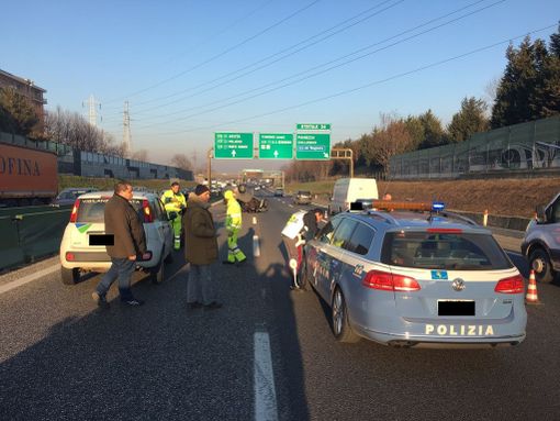 Tir sbanda e investe 7 operai sulla A10 tra Albisola e Celle Ligure: due morti