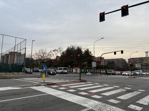 All’incrocio tra via Pio VII e via Bossoli arriva la freccia per la svolta a sinistra