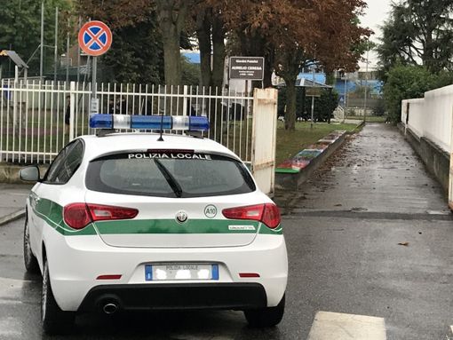 Grugliasco, i vigili in borghese sequestrano marijuana e semi ad alcuni adolescenti al parco Ceresa Grugliasco, i vigili in borghese sequestrano marijuana e semi ad alcuni adolescenti al parco Ceresa