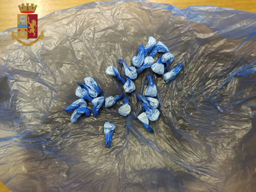 La droga era nascosta nella moka: pusher ruandese arrestato in via Lancia La droga era nascosta nella moka: pusher ruandese arrestato in via Lancia