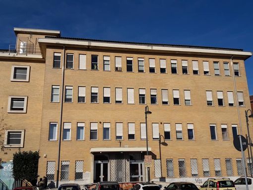 Da domani gli ambulatori dell'Asl To5 eseguiranno solo le prestazioni urgenti Da domani gli ambulatori dell'Asl To5 eseguiranno solo le prestazioni urgenti