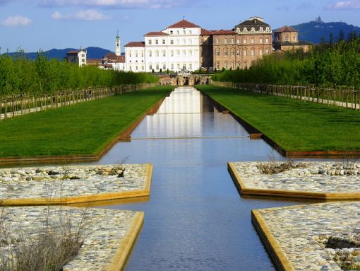 &quot;Stop, si gira!&quot;: la Reggia di Venaria si mette in posa per il grande cinema, ma chiede un po' di pazienza ai turisti