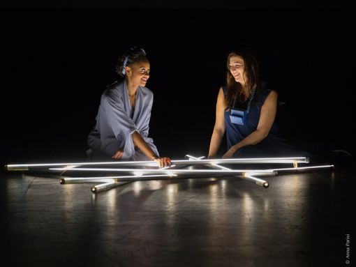 “La Forza Nascosta”, al Gobetti lo spettacolo che racconta le scienziate nella Fisica e nella Storia