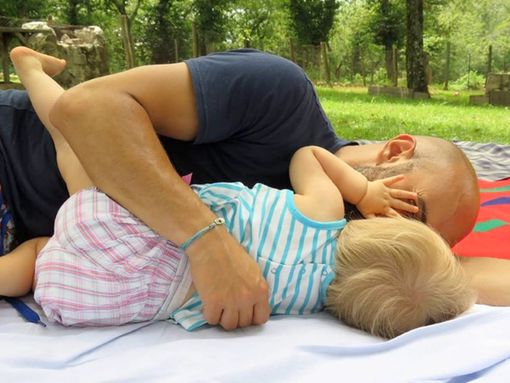 Evergreen Fest: la famiglia di Luca, padre gay di una bambina down Evergreen Fest: la famiglia di Luca, padre gay di una bambina down