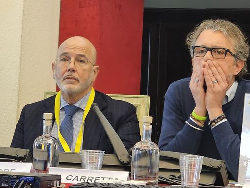 Abusivismo e falso in bilancio: nuovi guai per Massimo Segre (qui con l'assessore Mimmo Carretta) Abusivismo e falso in bilancio: nuovi guai per Massimo Segre (qui con l'assessore Mimmo Carretta)
