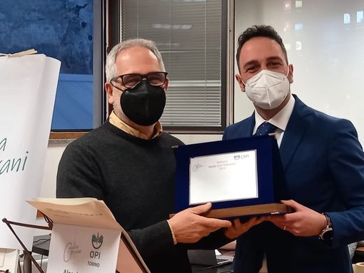 Il premio &quot;Mani che pensano&quot; al professor Valerio Dimonte